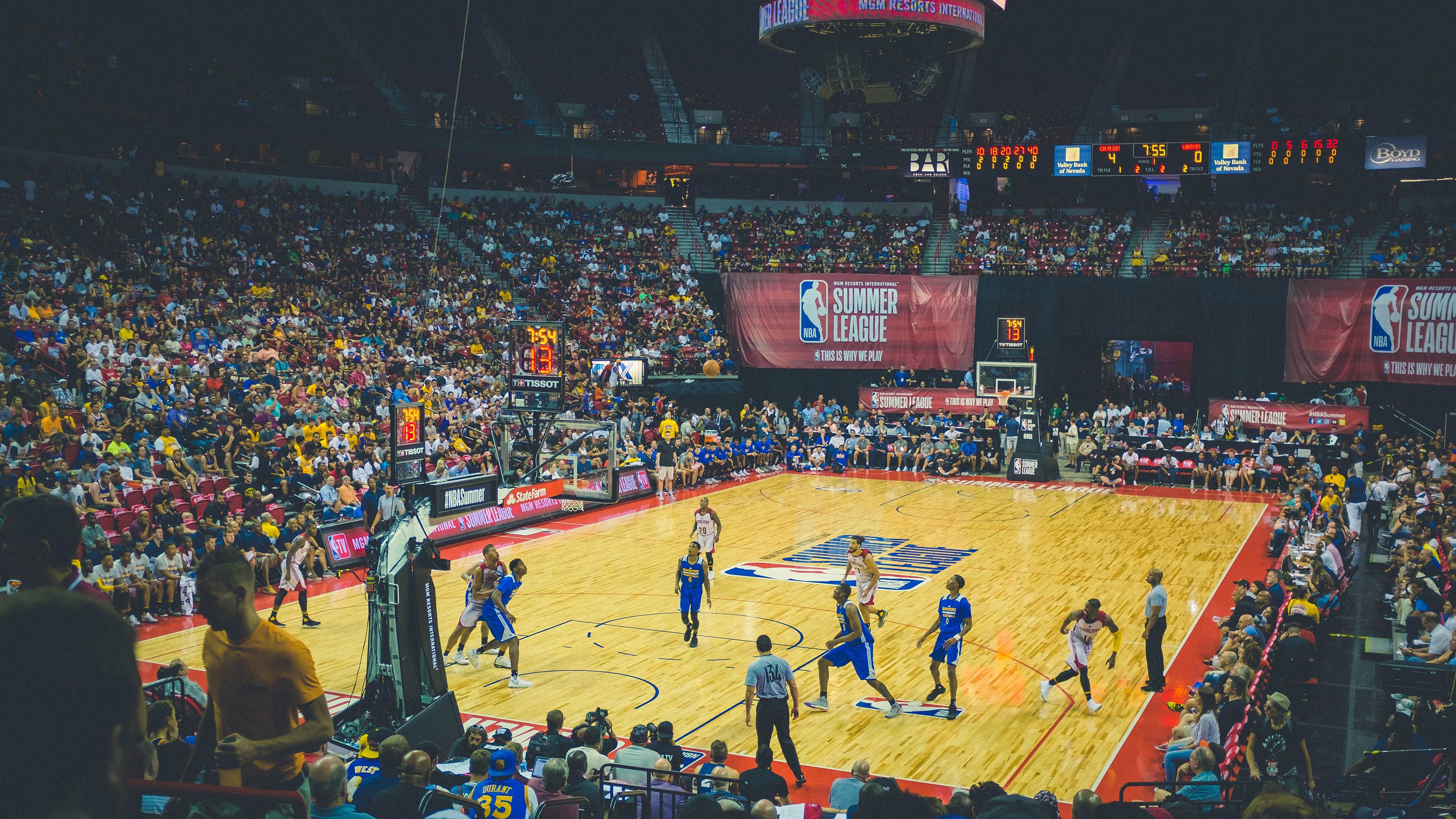 篮球赛场焦点！阿根廷队对阵德国队，历史性突破，球队首次挺进决赛